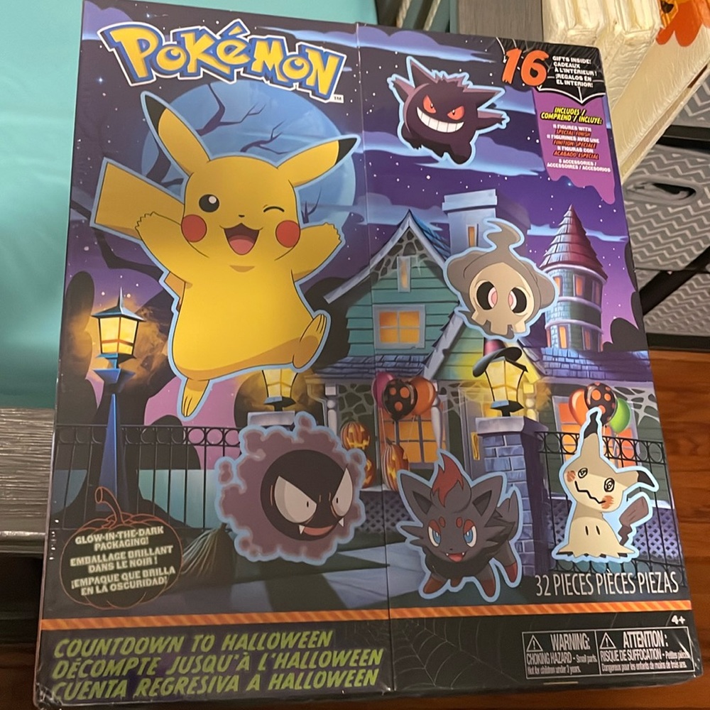 Pokémon Countdown Advent Calendar. 16 Piece Gift Playset